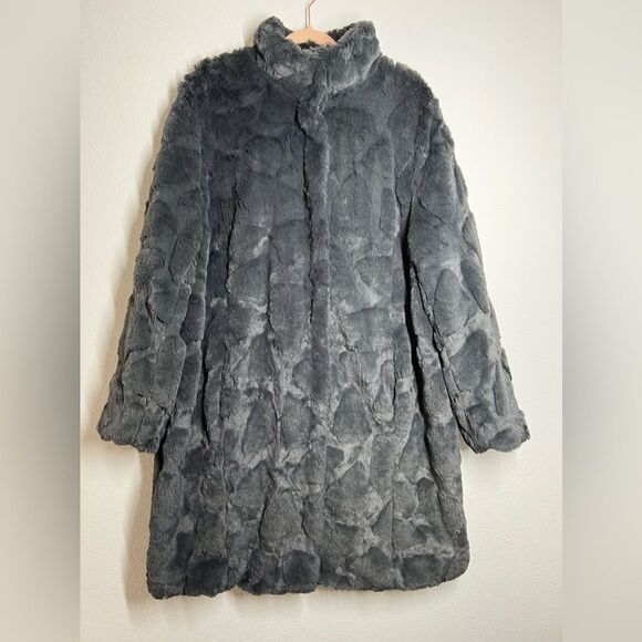 Elegant Gray Faux Fur Coat - Picture 1 of 13